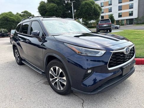 Used 2023 Toyota Highlander XLE FWD image 7