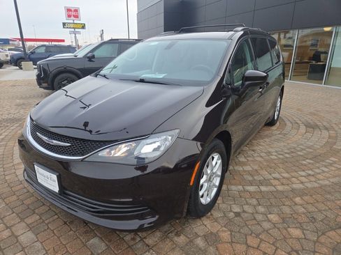 Used 2017 Chrysler Pacifica Touring image 1