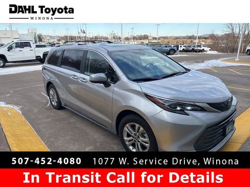 Used 2024 Toyota Sienna Platinum image 1