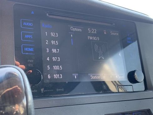 Used 2017 Toyota Sienna XLE w/ XLE Navigation Package FWD image 21