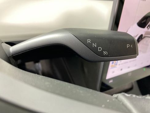 Used 2023 Tesla Model 3 Standard Range image 16