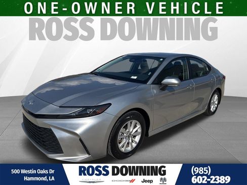 Used 2025 Toyota Camry LE image 1