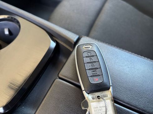 Used 2025 Nissan Rogue SV FWD image 27