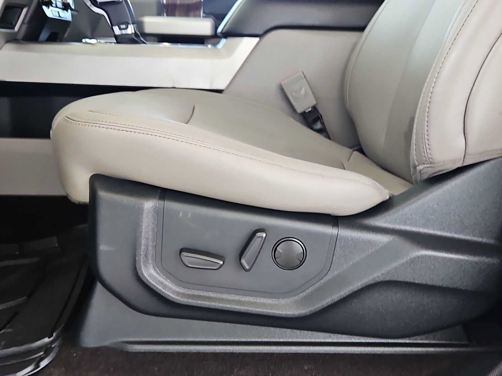 Used 2020 Ford F150 Lariat RWD image 10