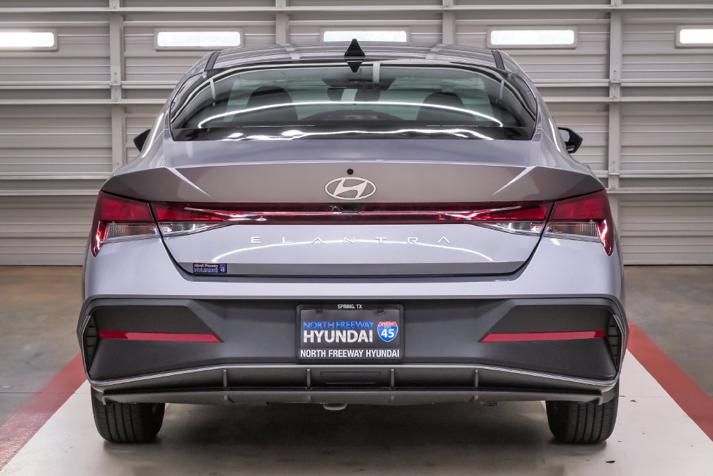 Certified 2026 Hyundai Elantra SE FWD image 7