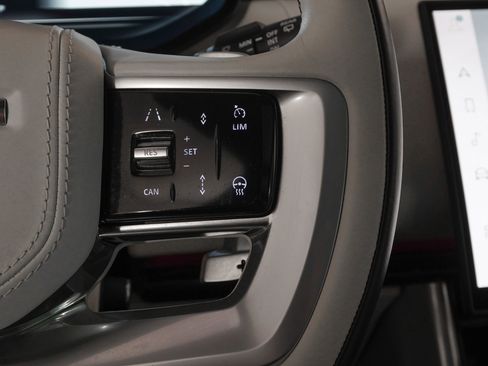 Used 2023 Land Rover Range Rover SE image 22