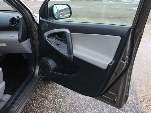 Used 2009 Toyota RAV4 4WD image 32