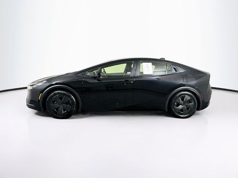 Used 2025 Toyota Prius LE FWD image 4