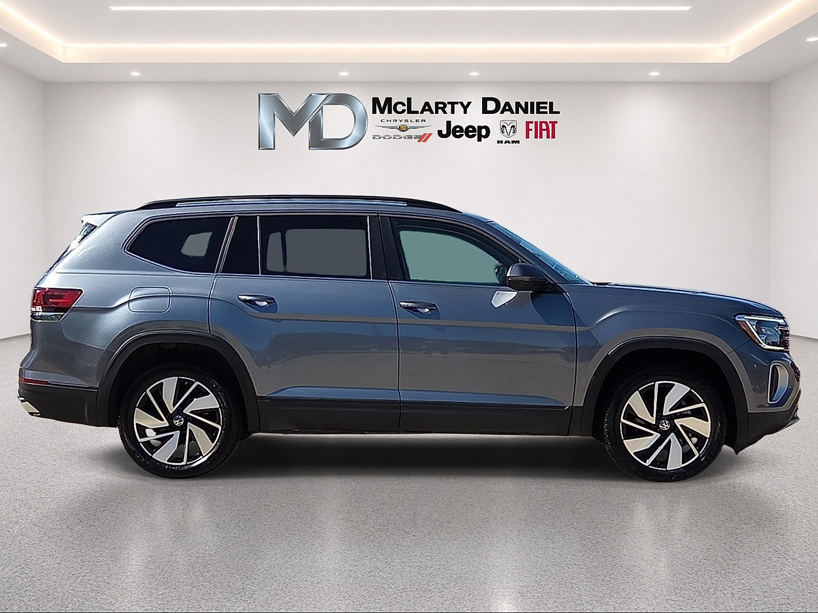 Used 2025 Volkswagen Atlas SE AWD/4WD image 6