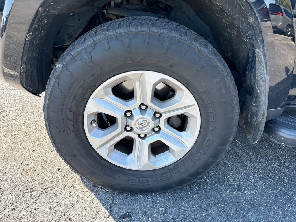 Used 2016 Toyota 4Runner SR5 AWD/4WD image 6
