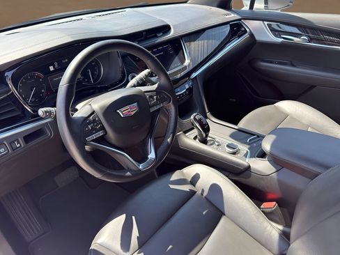 Certified 2025 Cadillac XT6 Premium Luxury FWD image 13
