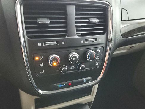 Used 2020 Dodge Grand Caravan SE FWD image 24