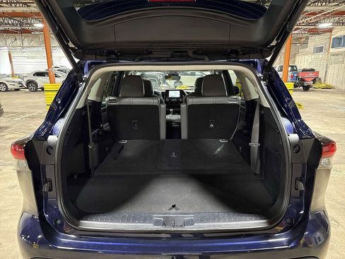 Used 2023 Toyota Highlander XLE image 11