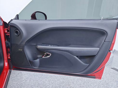 Used 2016 Dodge Challenger SRT Hellcat image 26