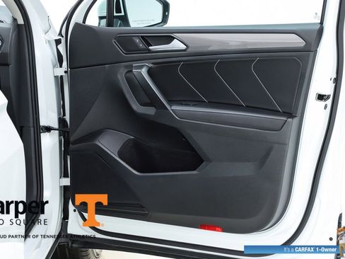 Used 2023 Volkswagen Tiguan SE image 31