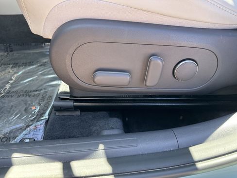 Used 2025 Hyundai Kona Limited AWD/4WD image 13