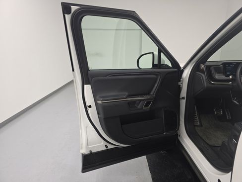 Used 2024 Rivian R1S Adventure AWD/4WD image 16