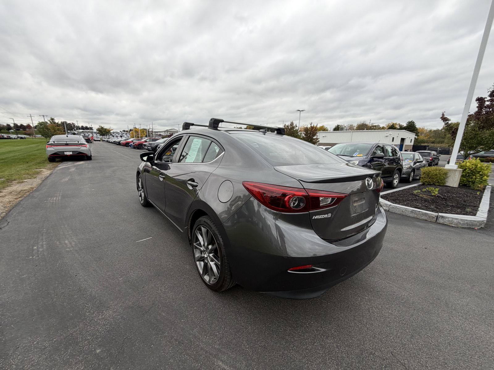 Used 2018 MAZDA MAZDA3 Grand Touring w/ Premium Equipment Package FWD image 6