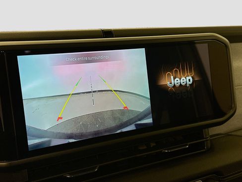 Used 2025 Jeep Wrangler Sahara image 22