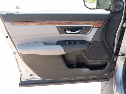 Used 2017 Honda CR-V Touring image 9