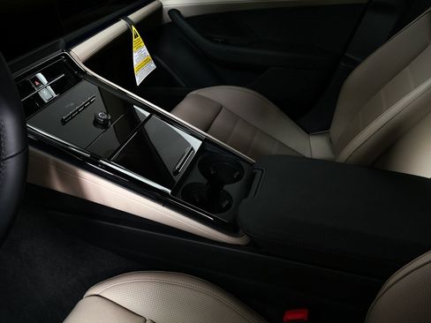 New 2026 Porsche Panamera image 18