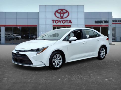 Used 2025 Toyota Corolla LE image 1