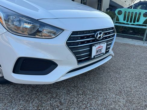 Used 2022 Hyundai Accent SE image 2
