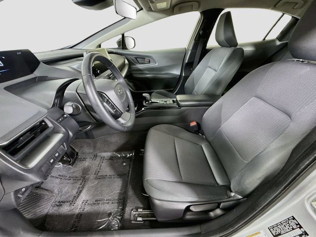 Certified 2025 Toyota Prius LE FWD image 21