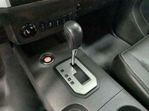 Used 2020 Nissan Frontier PRO-4X AWD/4WD image 16