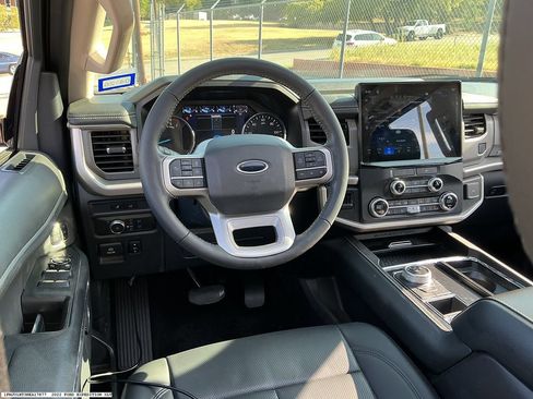 Used 2022 Ford Expedition XLT RWD image 9