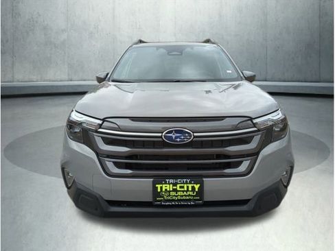 Certified 2025 Subaru Forester Premium AWD/4WD image 11