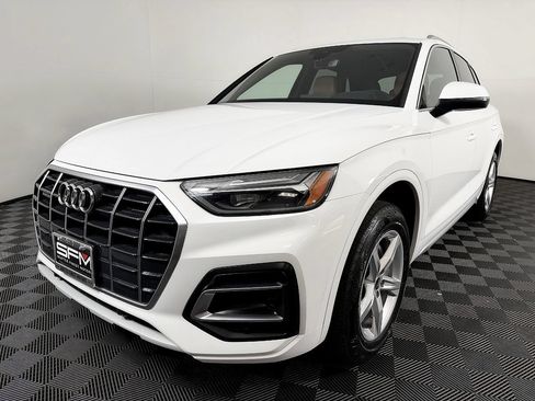 Used 2023 Audi Q5 2.0T Premium w/ Convenience Package AWD/4WD image 3
