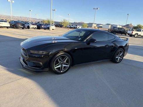 Used 2025 Ford Mustang Coupe RWD image 8