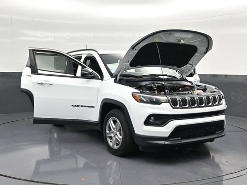 Used 2024 Jeep Compass Latitude AWD/4WD image 36