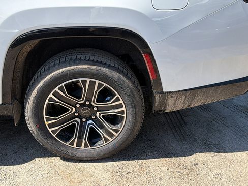 New 2026 Jeep Grand Wagoneer L 4WD image 12