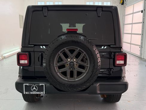 Used 2024 Jeep Wrangler Unlimited Sport AWD/4WD image 9