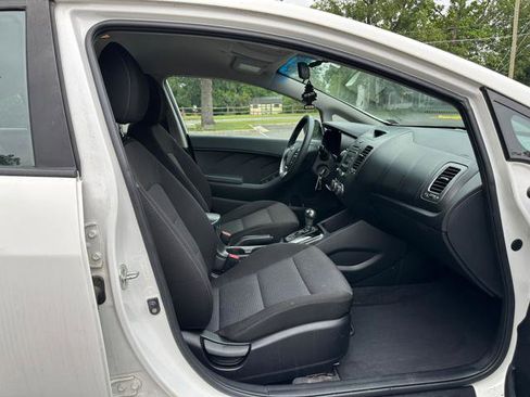 Used 2018 Kia Forte LX image 12