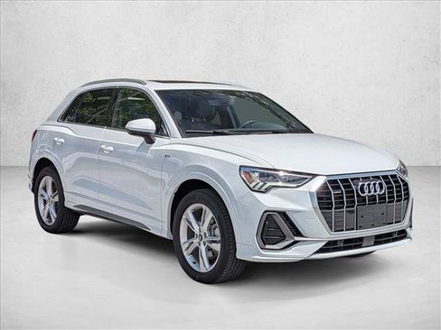 Certified 2024 Audi Q3 2.0T Premium w/ Convenience Package AWD/4WD image 3
