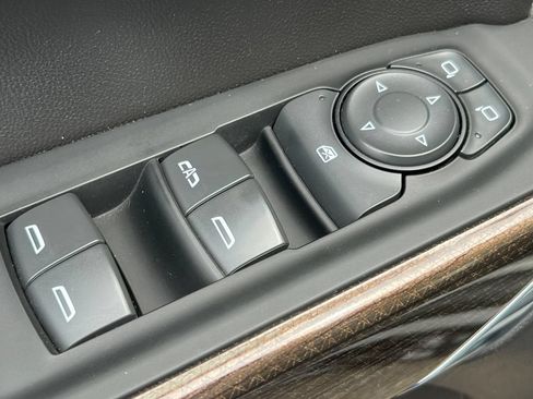 Used 2022 Chevrolet Silverado 1500 LT AWD/4WD image 16