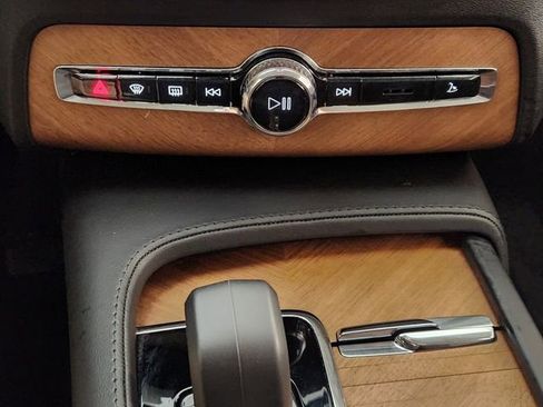 Used 2024 Volvo XC90 B5 Plus image 19
