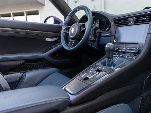 Used 2019 Porsche 911 Speedster RWD image 15