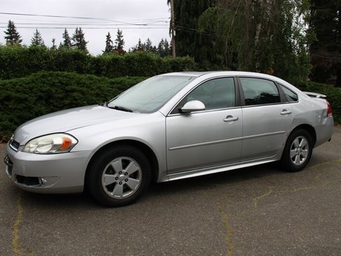 Used 2010 Chevrolet Impala LT w/ Luxury Edition Package FWD image 1