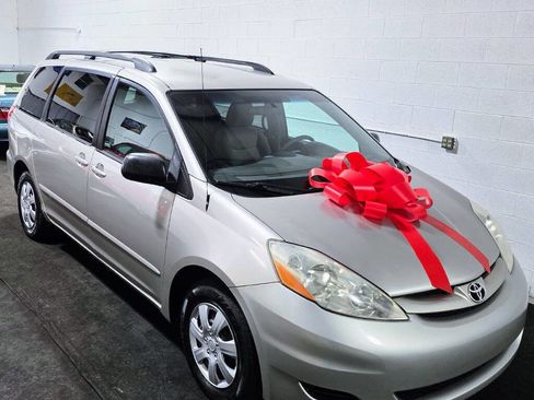 Used 2010 Toyota Sienna LE FWD image 38