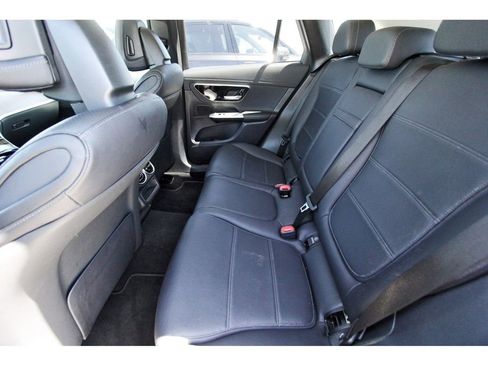 Used 2023 Mercedes-Benz GLC 300 image 7