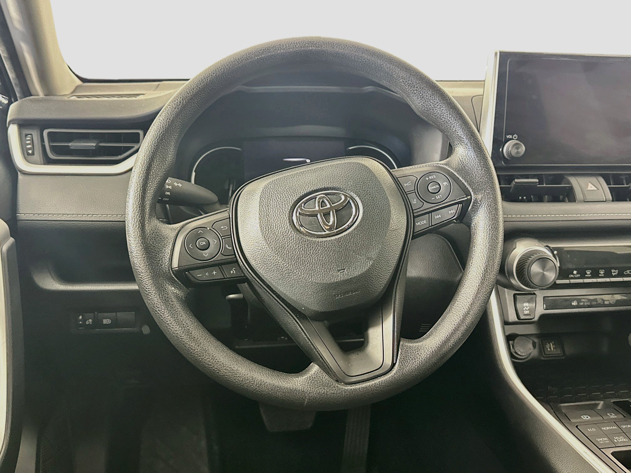 Used 2025 Toyota RAV4 LE AWD/4WD image 18