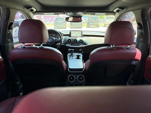 Used 2020 Kia Stinger GT1 RWD image 31
