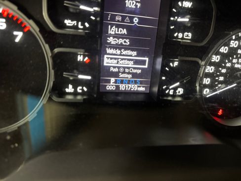 Used 2019 Toyota Tundra SR5 w/ SR5 Upgrade Package AWD/4WD image 11