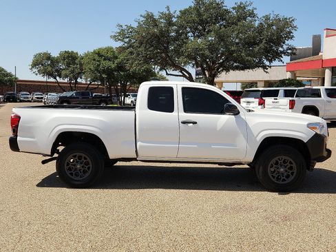 Used 2022 Toyota Tacoma SR RWD image 5