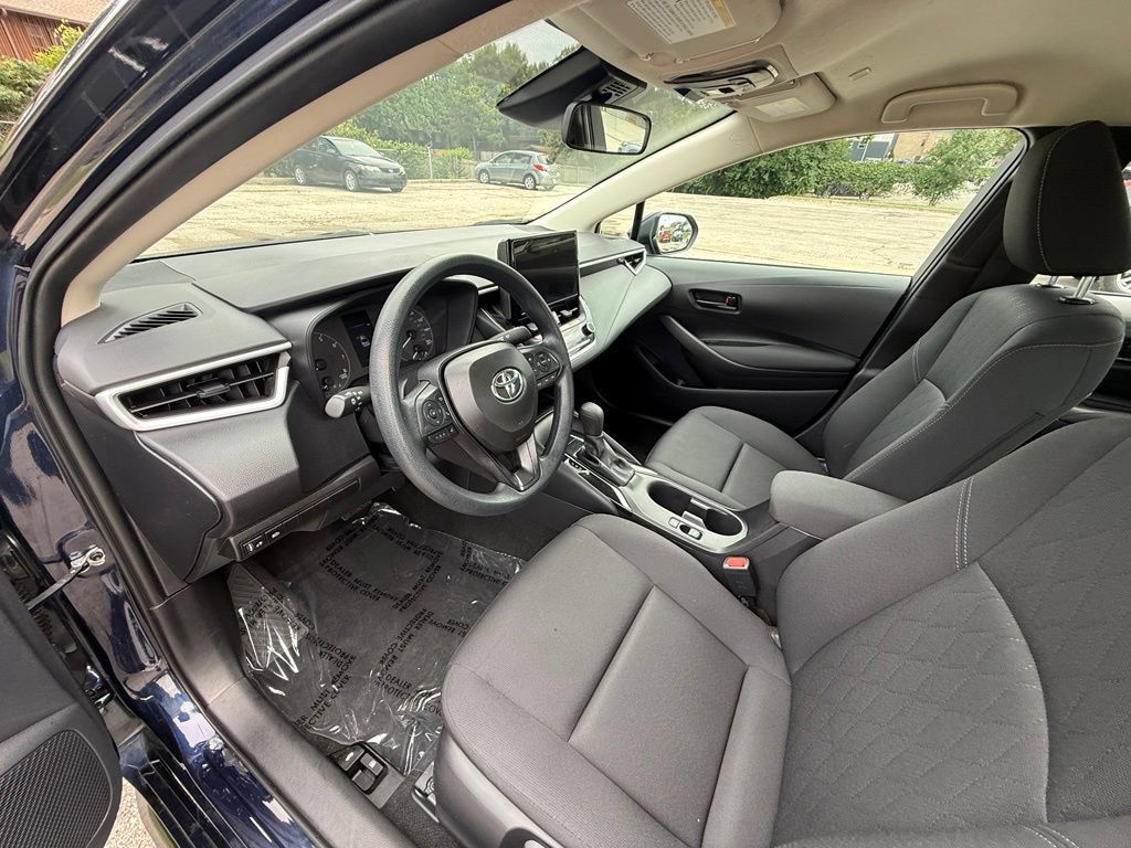Used 2025 Toyota Corolla LE FWD image 14