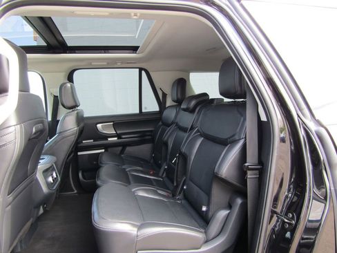 Used 2025 Ford Expedition Max Platinum AWD/4WD image 18